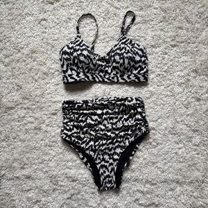 Knix Bikini Safari Print. Scoop Top & Ultra High Bottom. Great fit & condition.